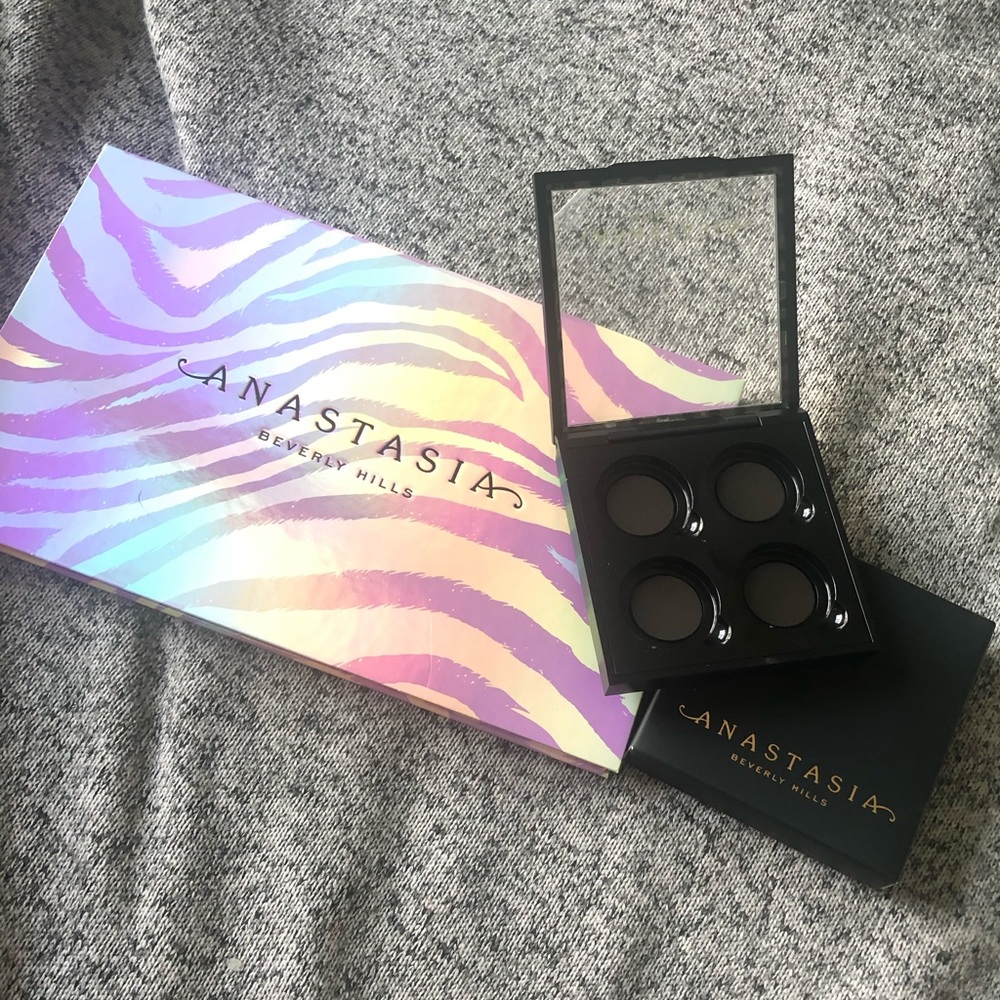 ABH Magnetic Palette with 7 Shadows and Quad